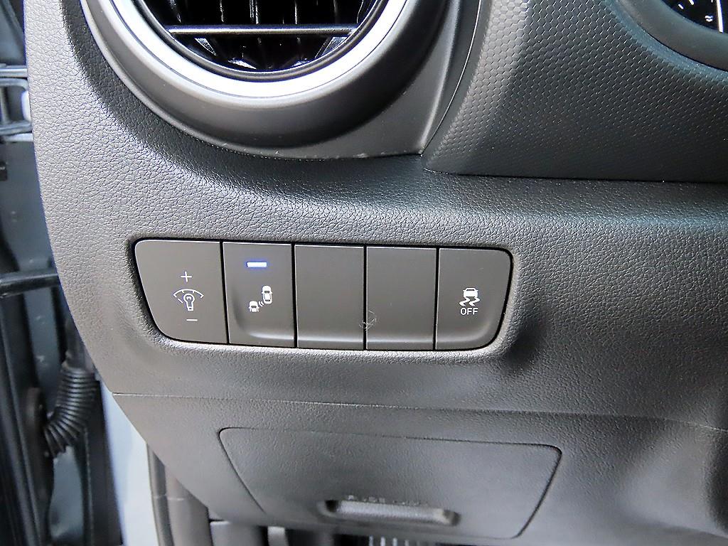 HYUNDAI Kona - Vista 12