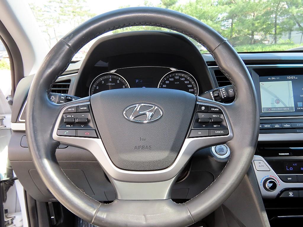 HYUNDAI Avante - Vista 8