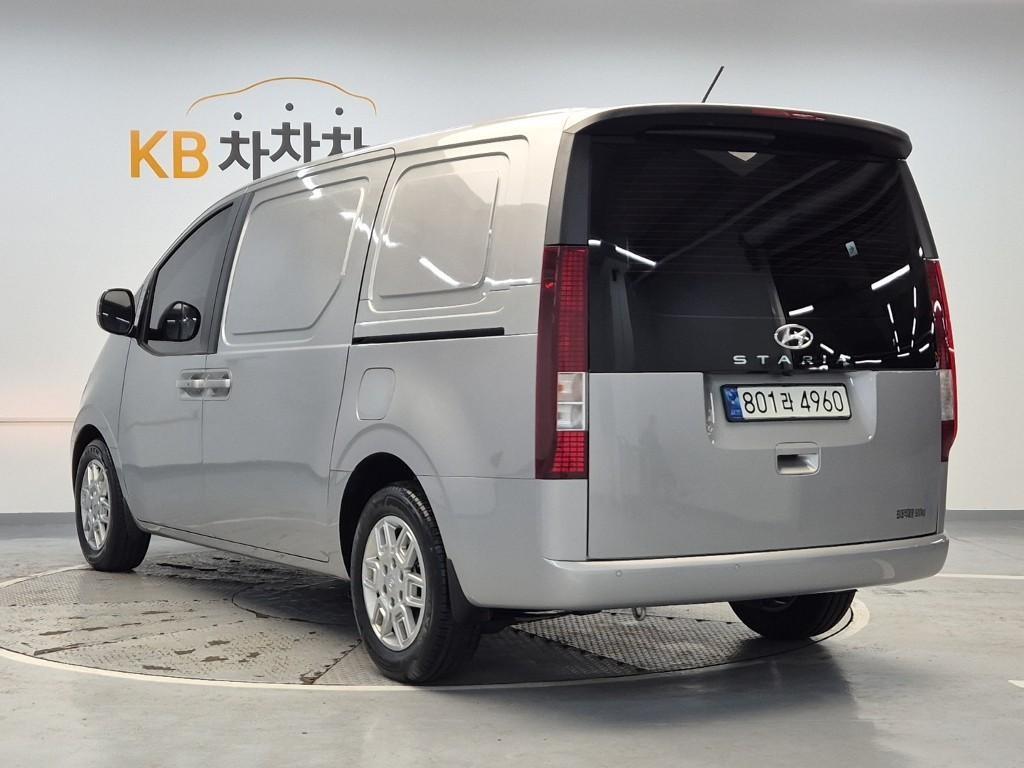HYUNDAI Staria - Vista 2