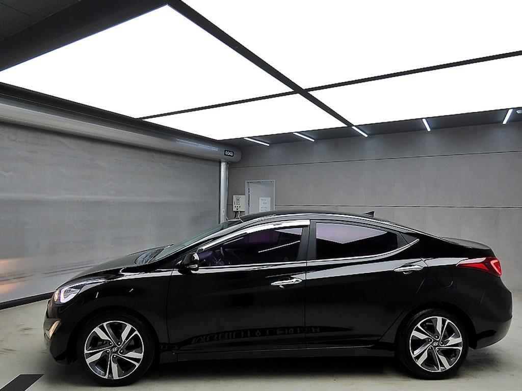 HYUNDAI Avante - Vista 4