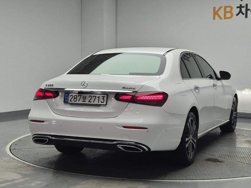 Mercedes Benz E class - Vista 4