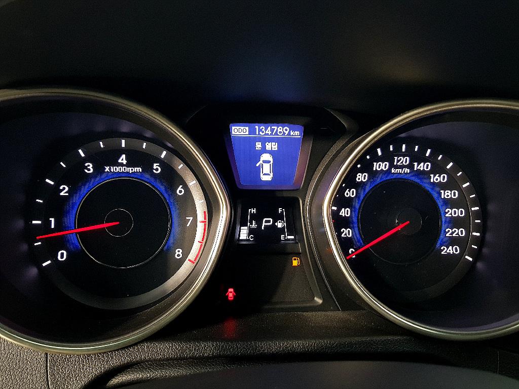 HYUNDAI Avante - Vista 7