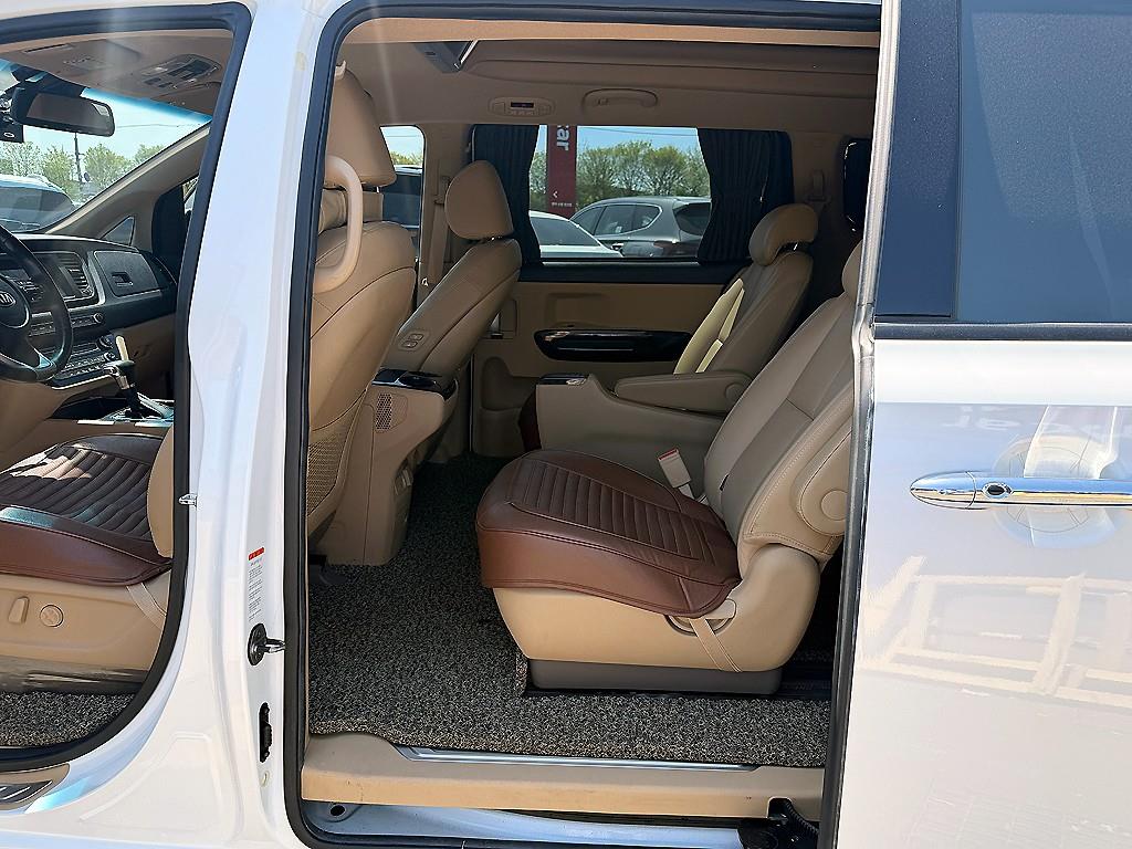 KIA Carnival - Vista 7