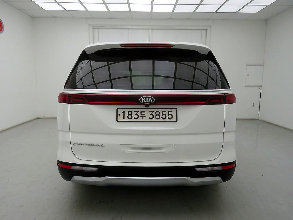 KIA Carnival - Vista 5