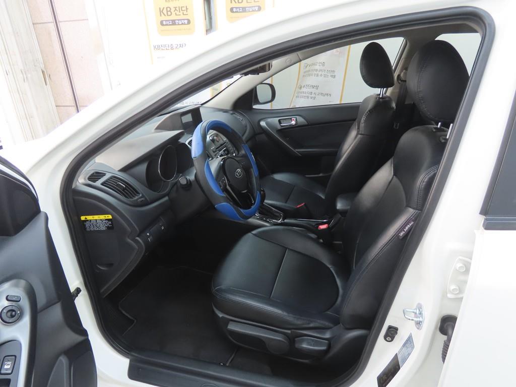 KIA Forte - Vista 5