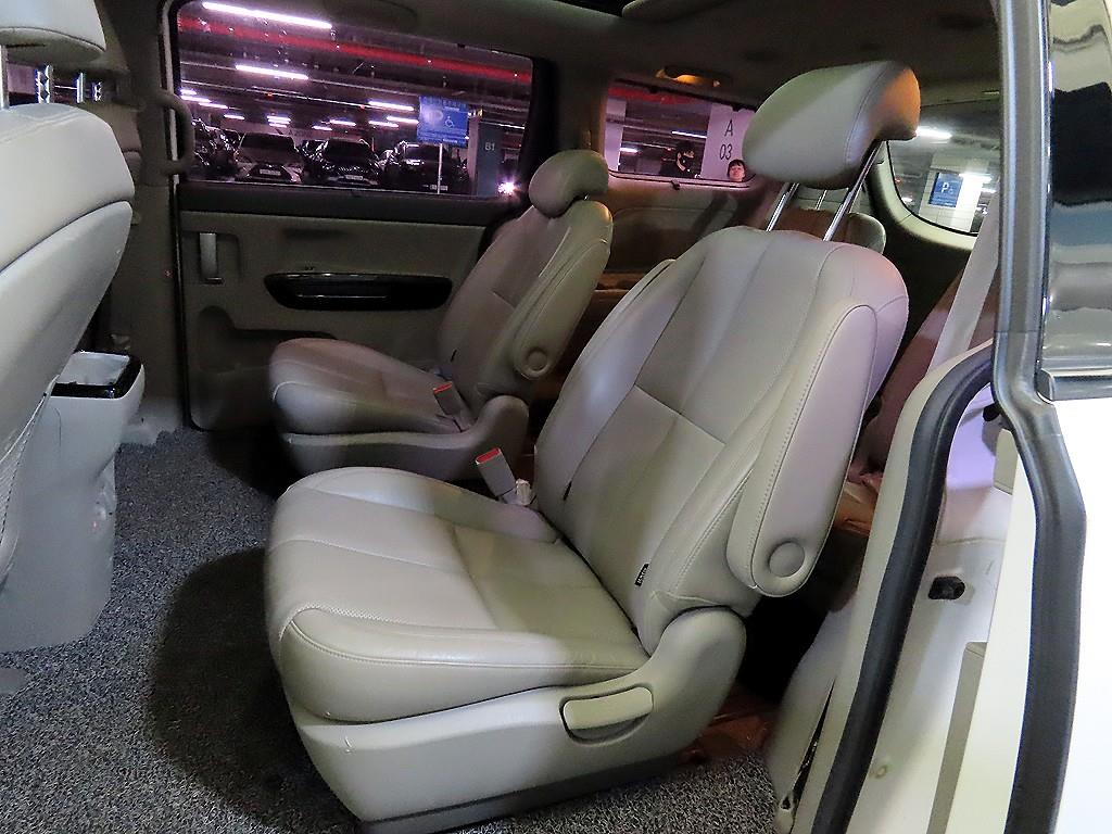 KIA Carnival - Vista 7