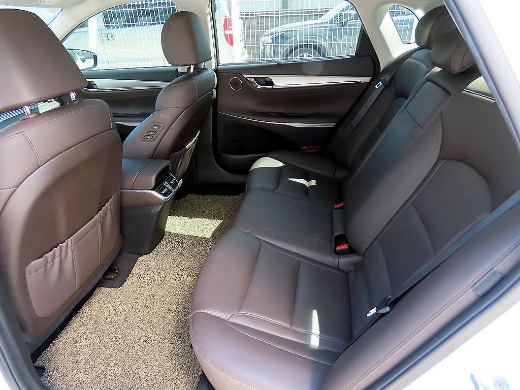 HYUNDAI Grandeur - Vista 6