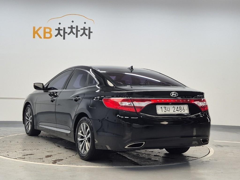 HYUNDAI Grandeur - Vista 2