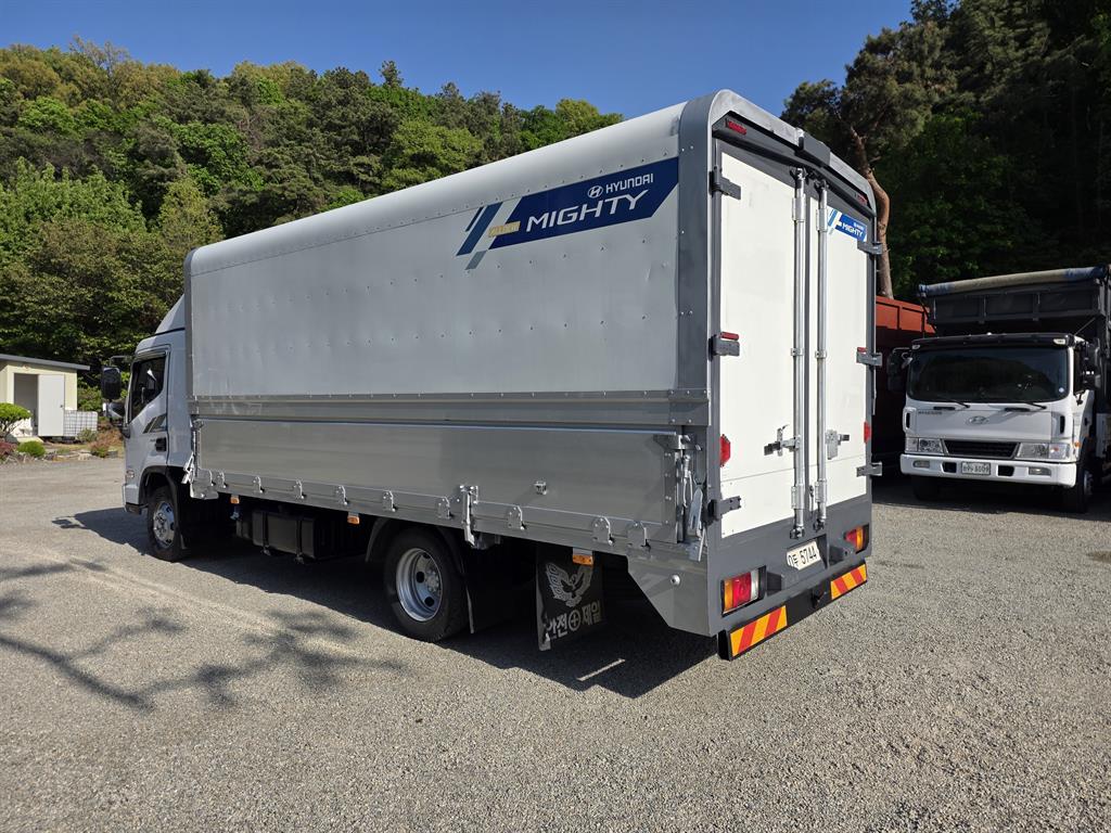medium and large cargo truck - Vista 5