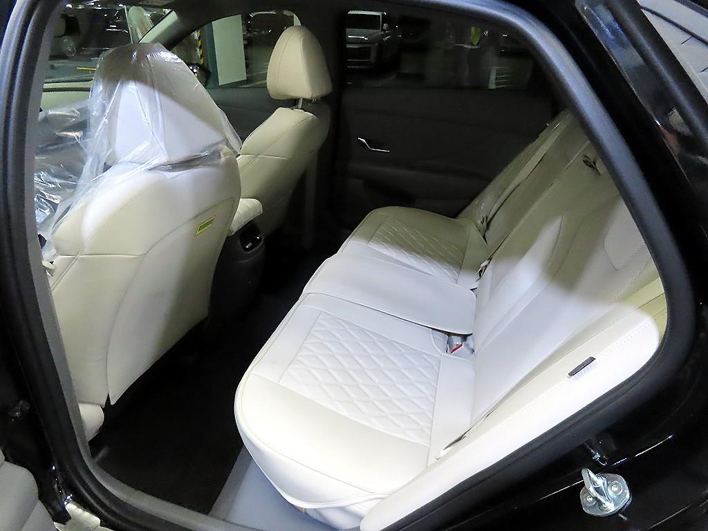 HYUNDAI Avante - Vista 7