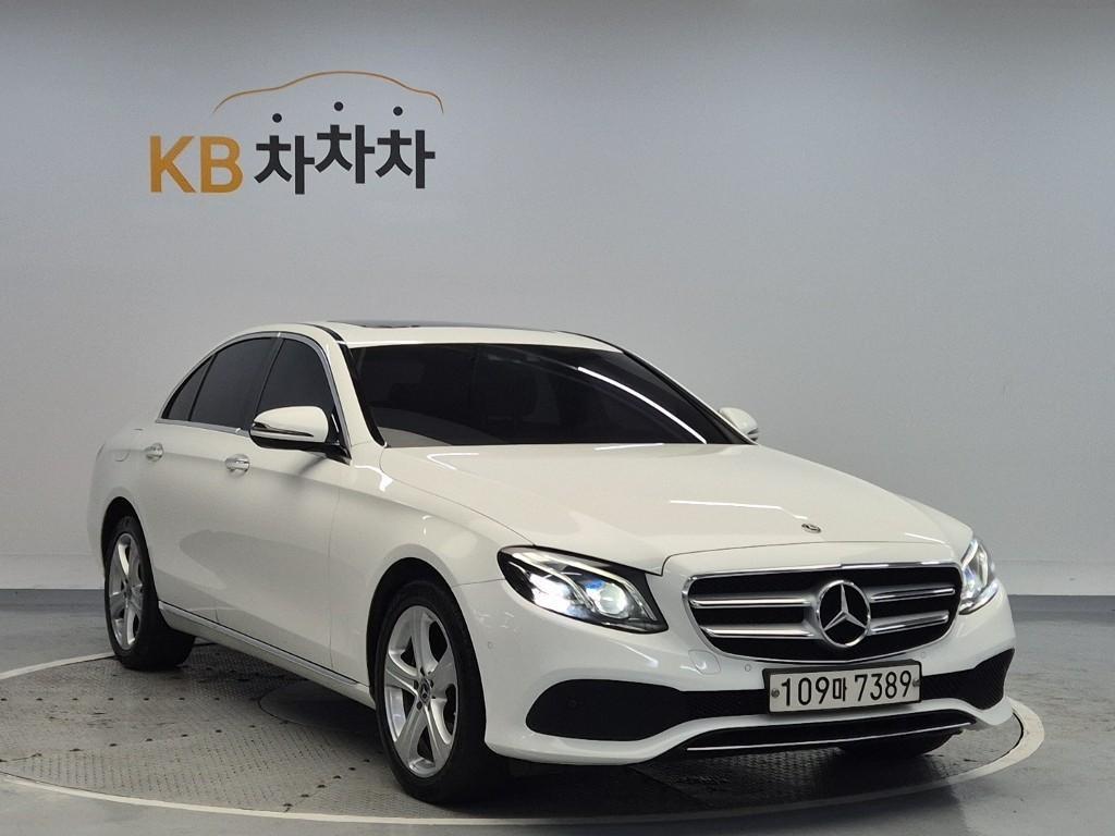 Mercedes Benz E class - Vista 4
