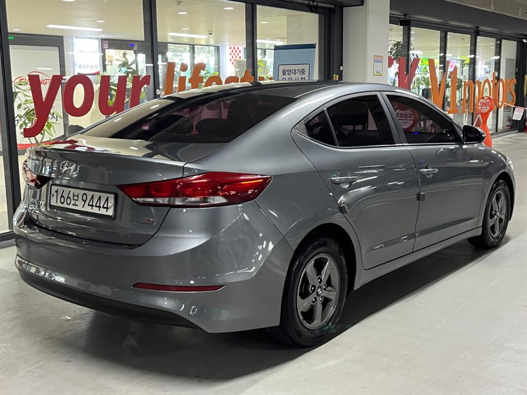 HYUNDAI Avante - Vista 4