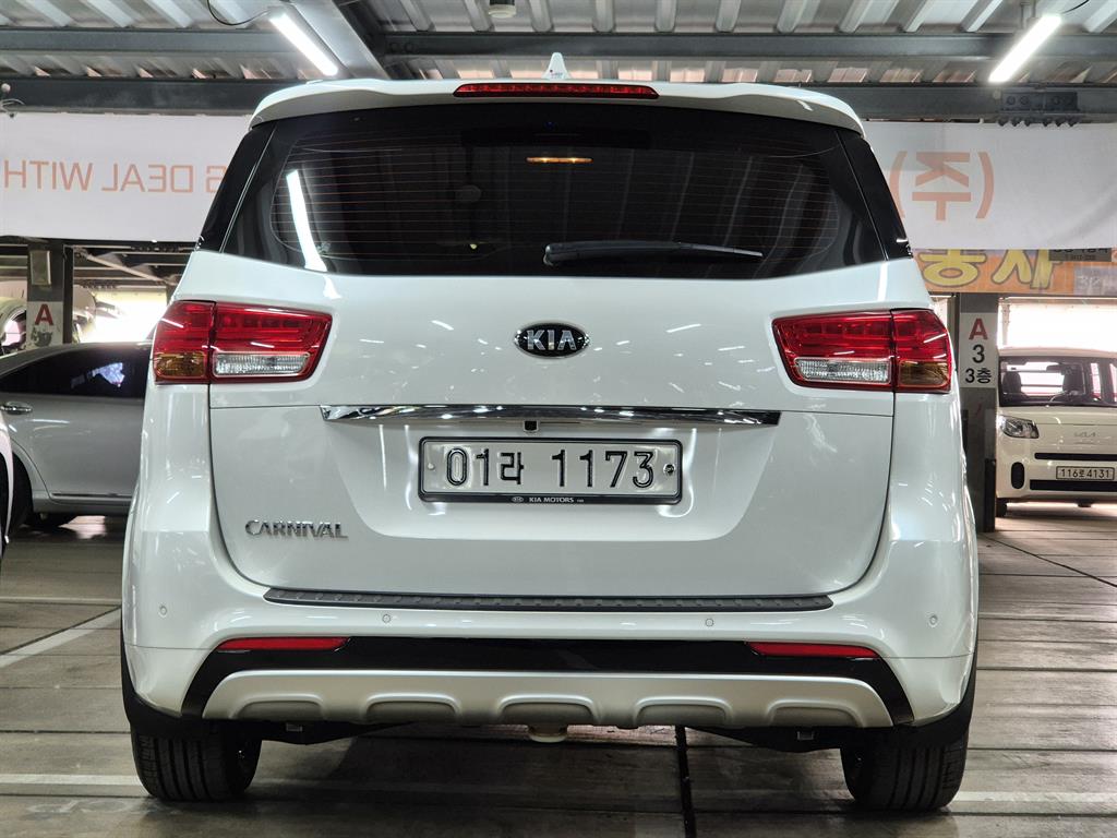 KIA Carnival - Vista 3