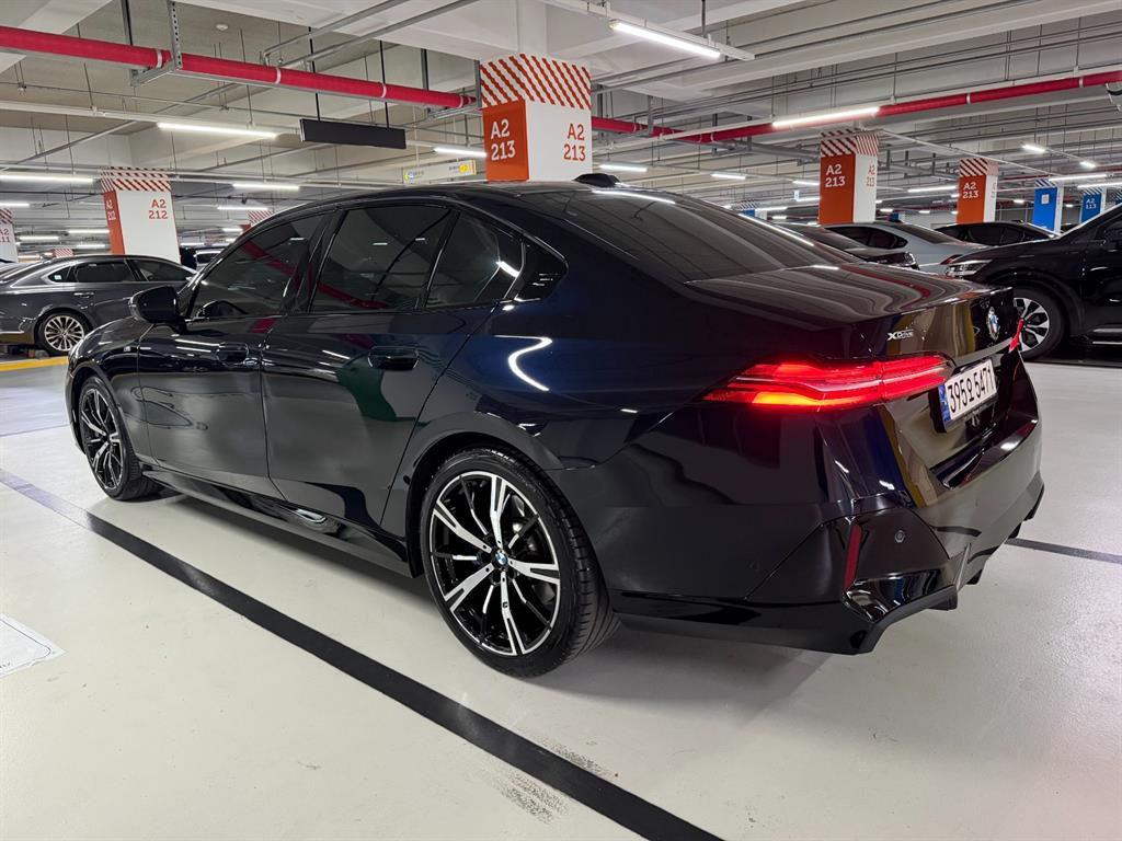 BMW 5 Series - Vista 5