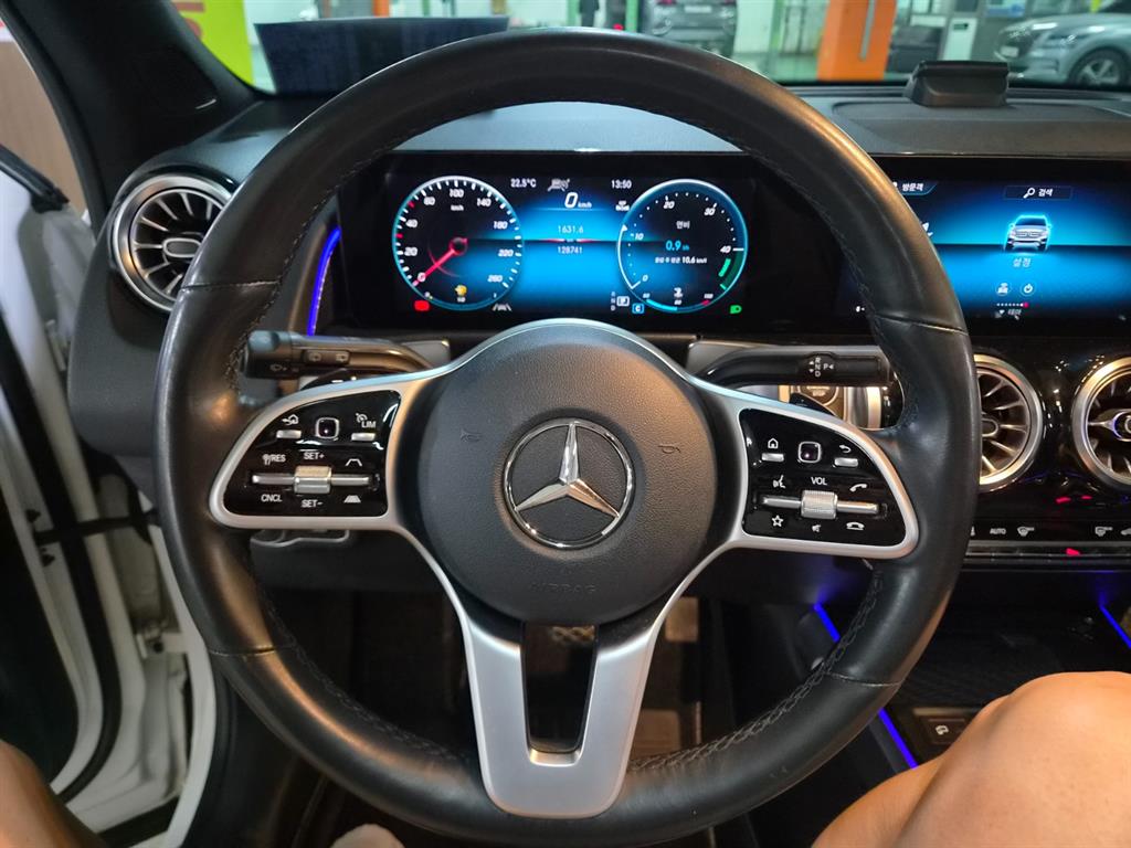 Mercedes Benz GLB Class - Vista 8