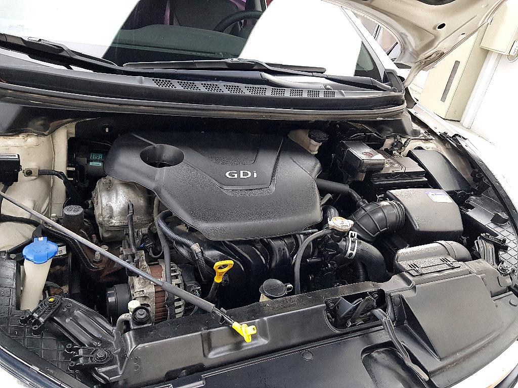 HYUNDAI Avante - Vista 6
