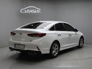 HYUNDAI Sonata - Vista 8