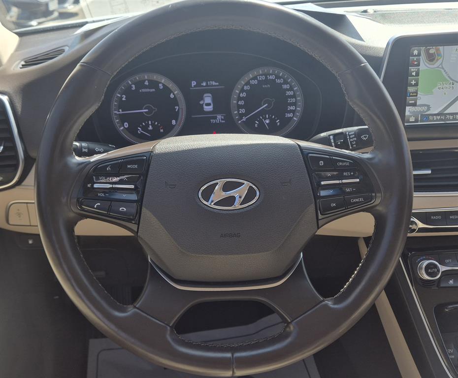HYUNDAI Grandeur - Vista 12