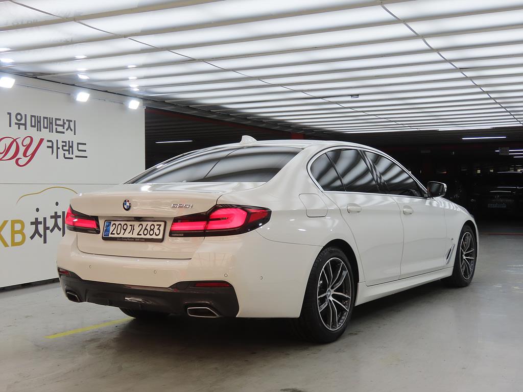 BMW 5 Series - Vista 4
