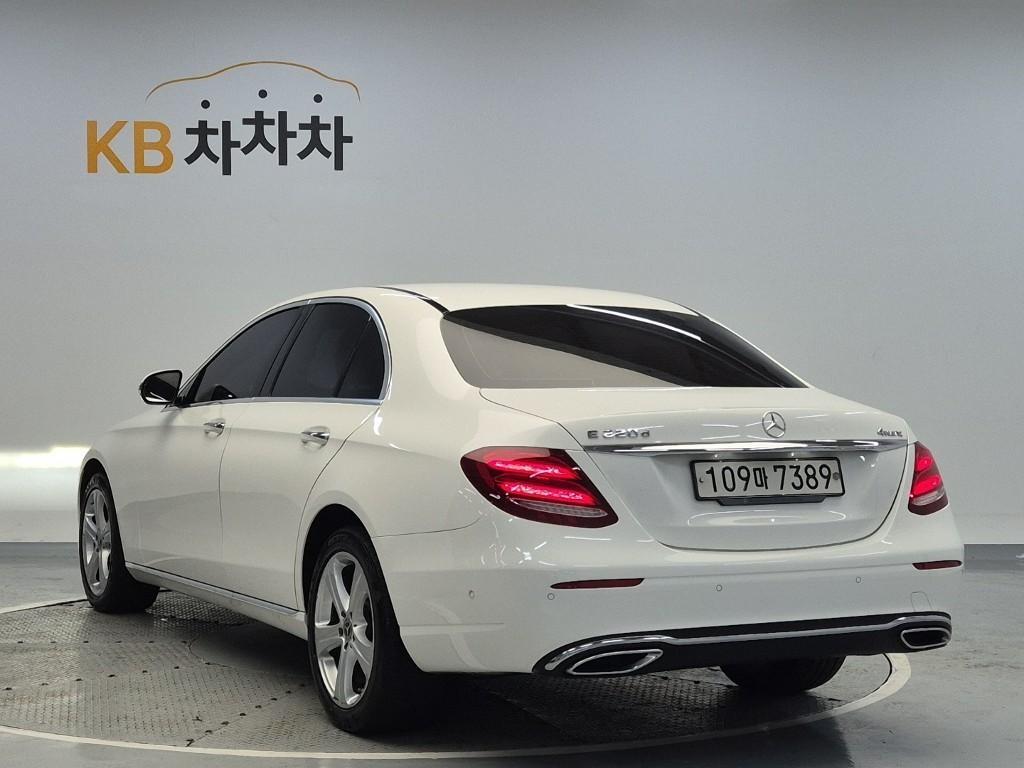 Mercedes Benz E class - Vista 2