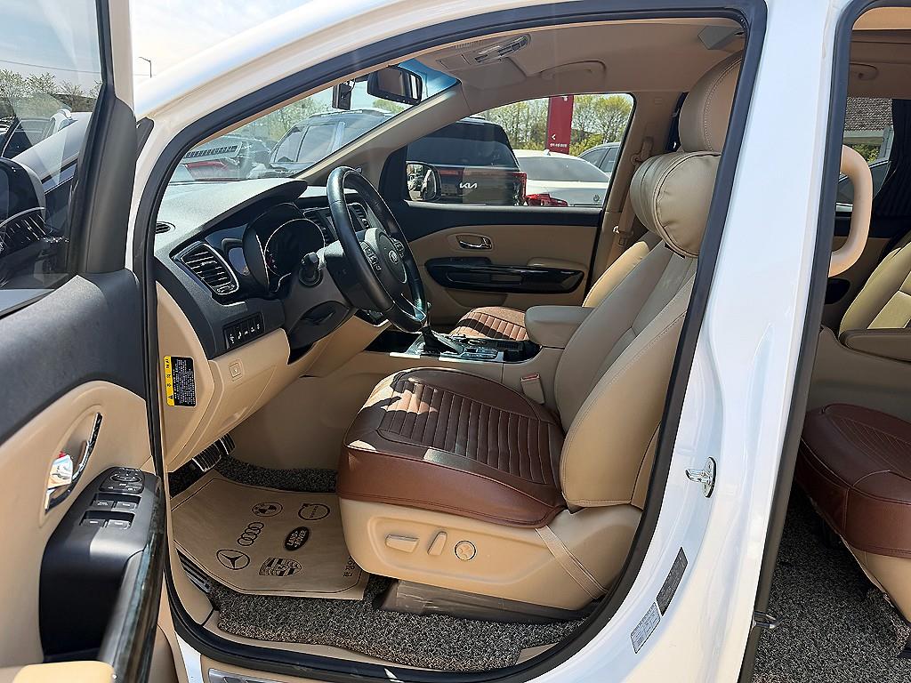KIA Carnival - Vista 6