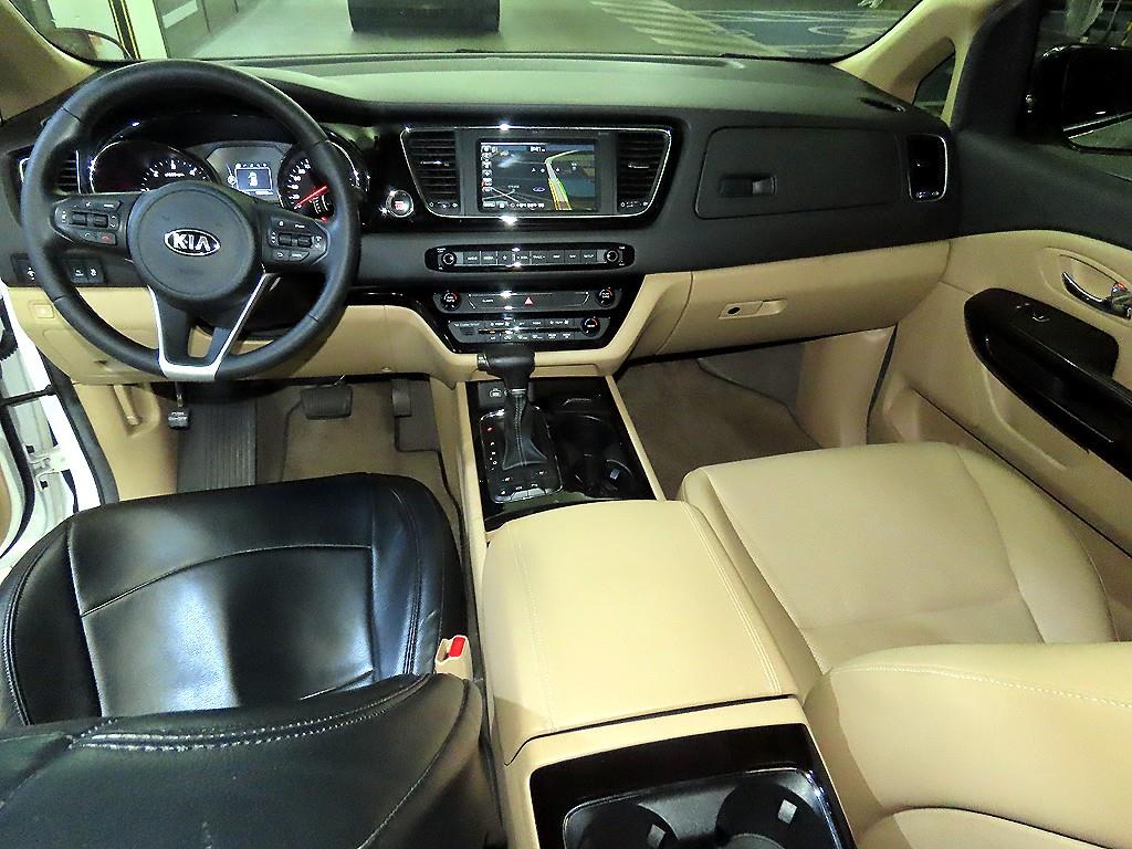 KIA Carnival - Vista 10