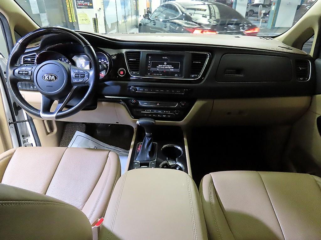 KIA Carnival - Vista 10