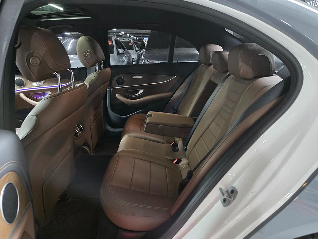 Mercedes Benz E class - Vista 6