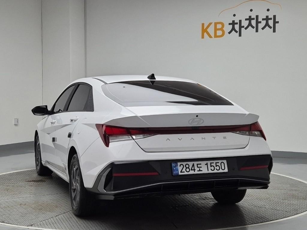 HYUNDAI Avante - Vista 2