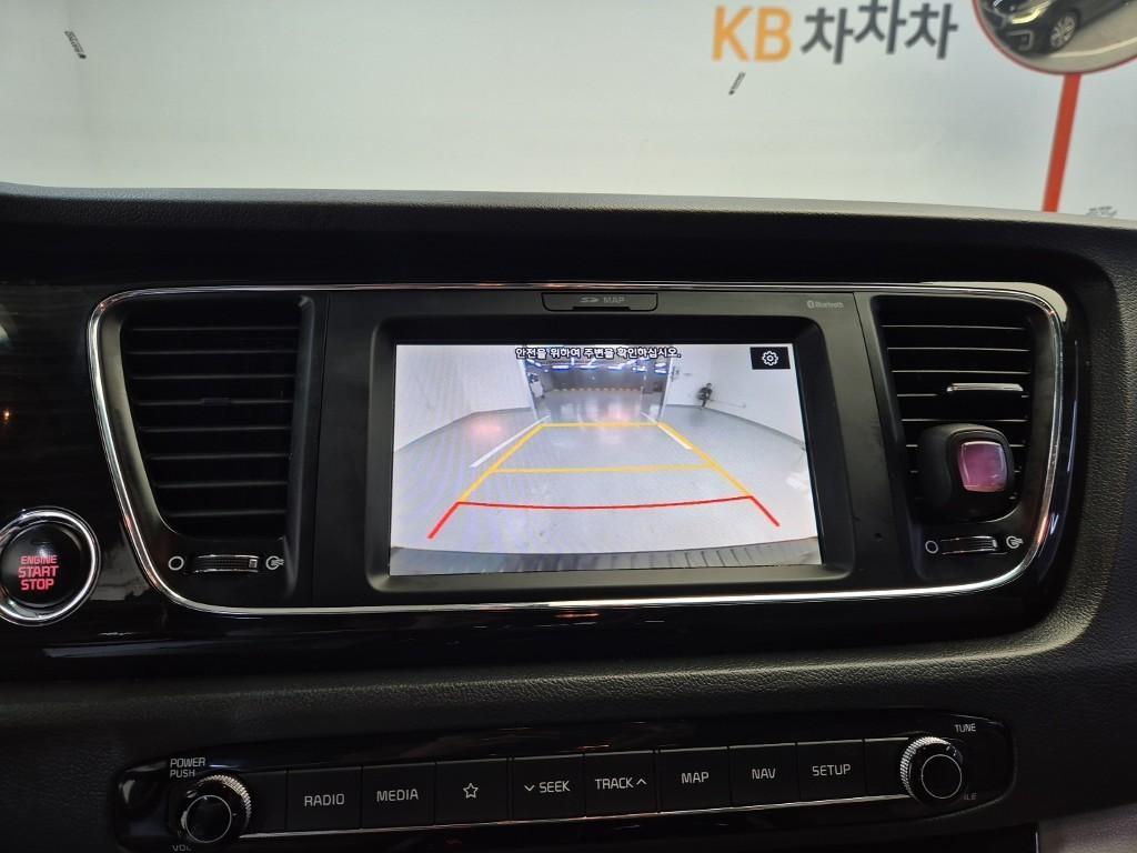 KIA Carnival - Vista 10