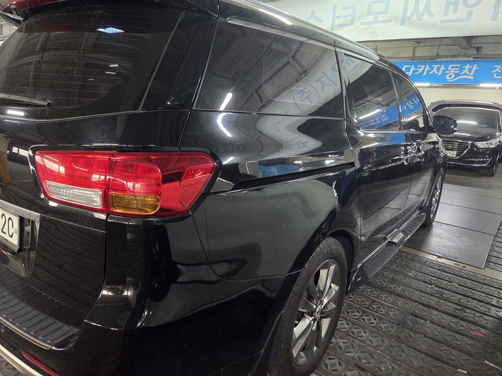 KIA Carnival - Vista 4