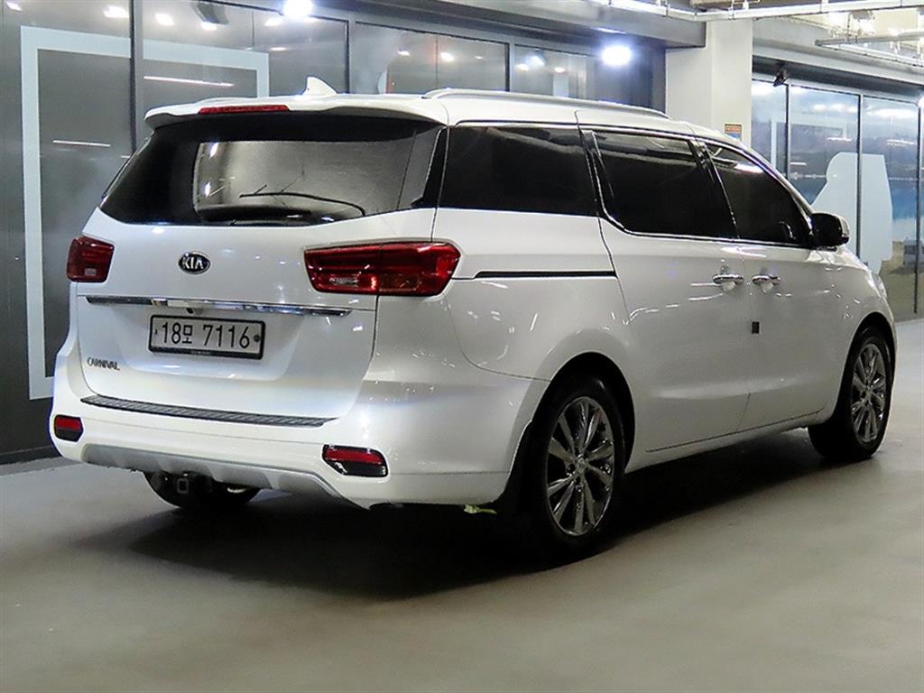 KIA Carnival - Vista 4