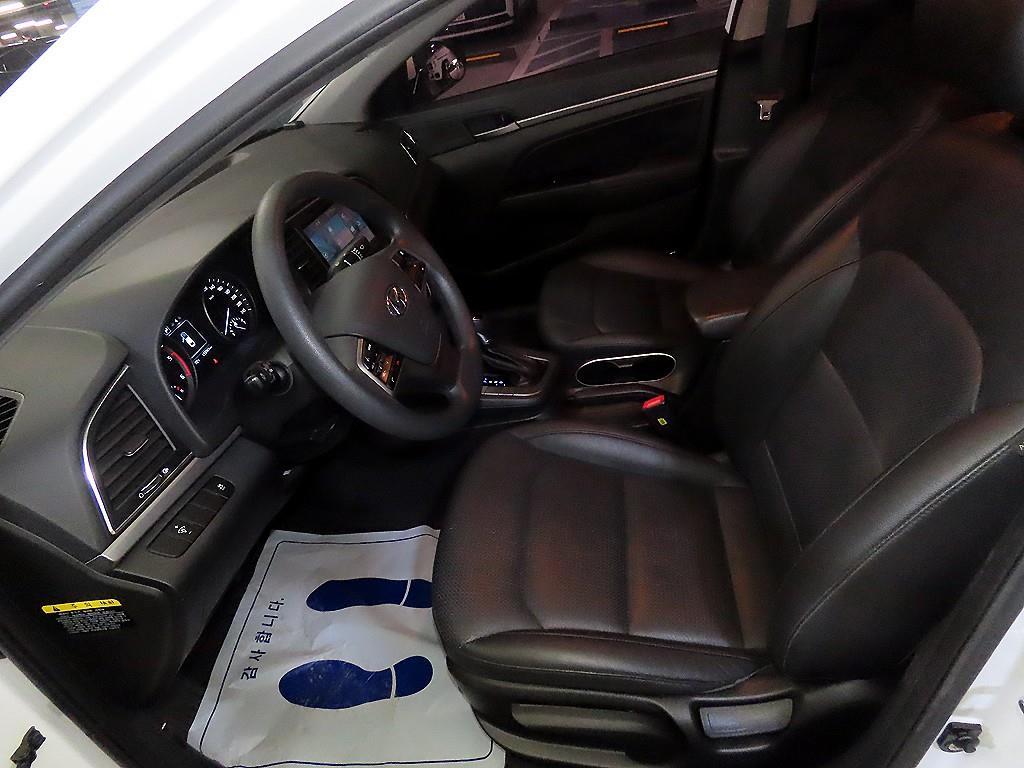 HYUNDAI Avante - Vista 6