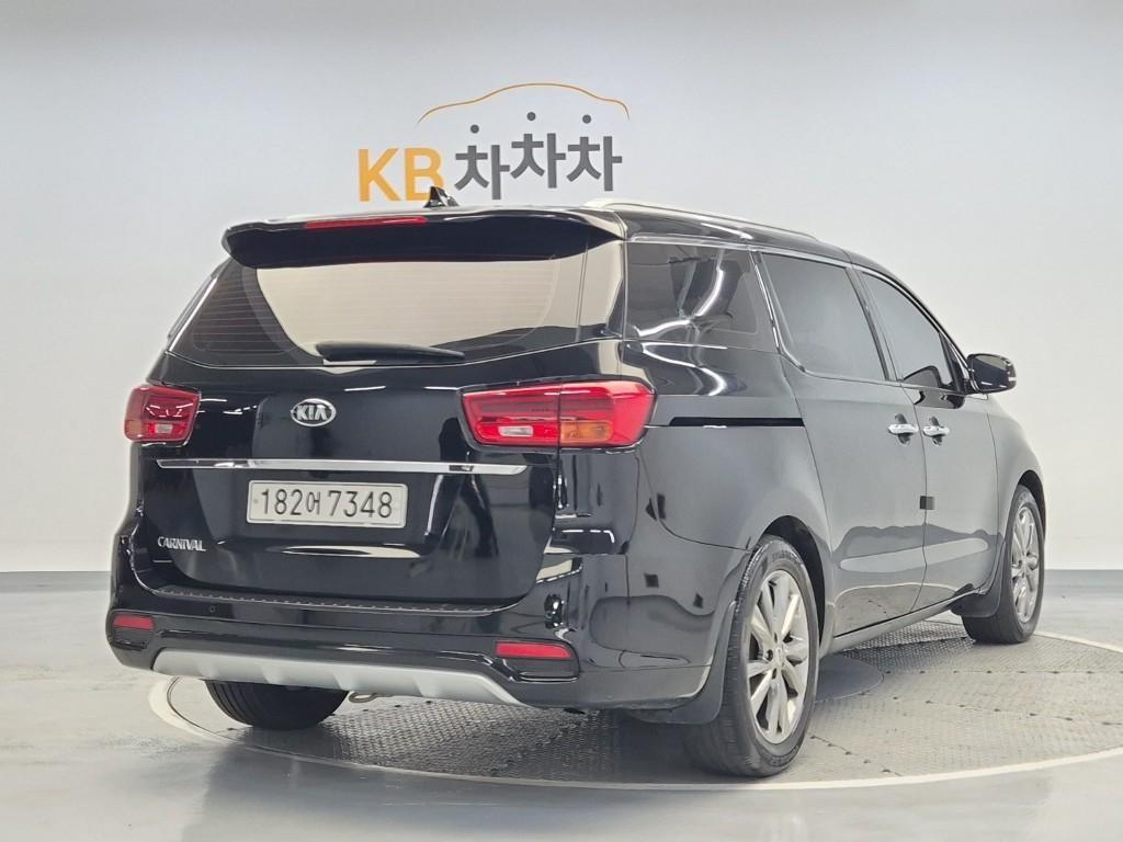 KIA Carnival - Vista 3