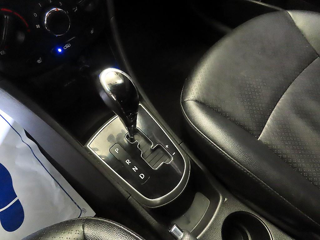 HYUNDAI Accent - Vista 12