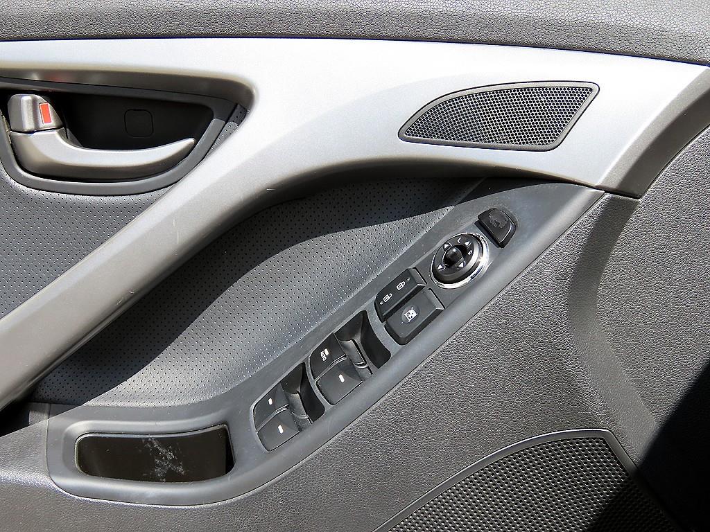 HYUNDAI Avante - Vista 11