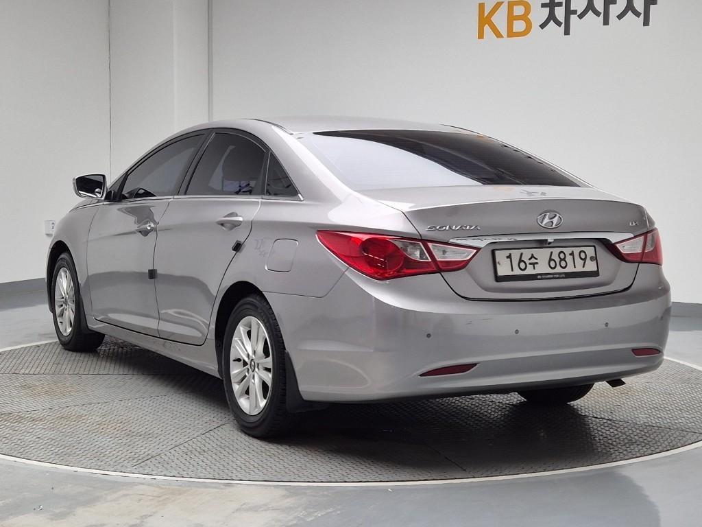 HYUNDAI Sonata - Vista 2