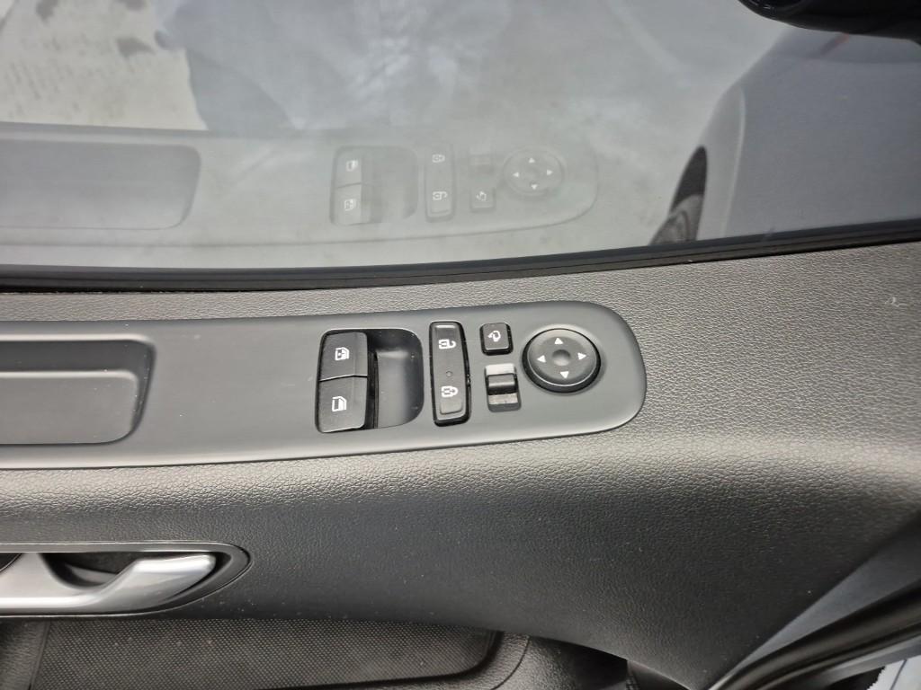 HYUNDAI Staria 2023 Plateado - Importación desde Corea - HF Imports Iquique - Foto 17