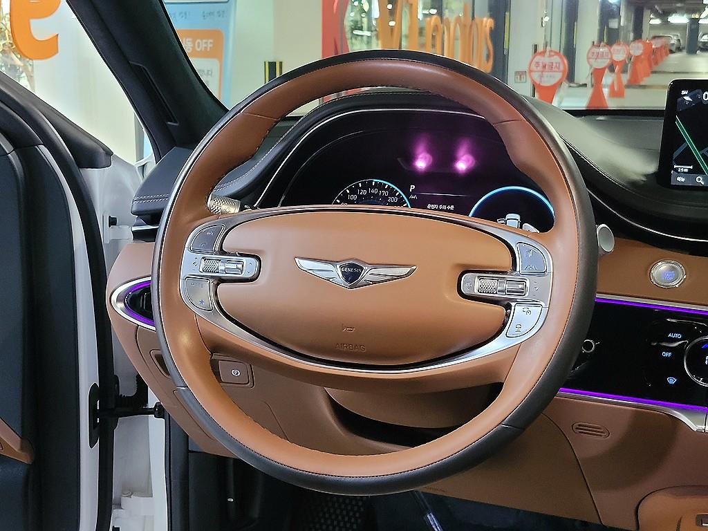 Genesis GV70 - Vista 9