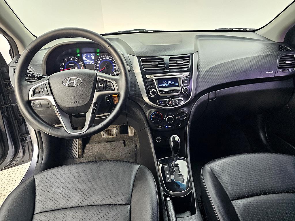 HYUNDAI Accent - Vista 5