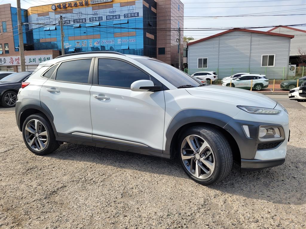 HYUNDAI Kona - Vista 12