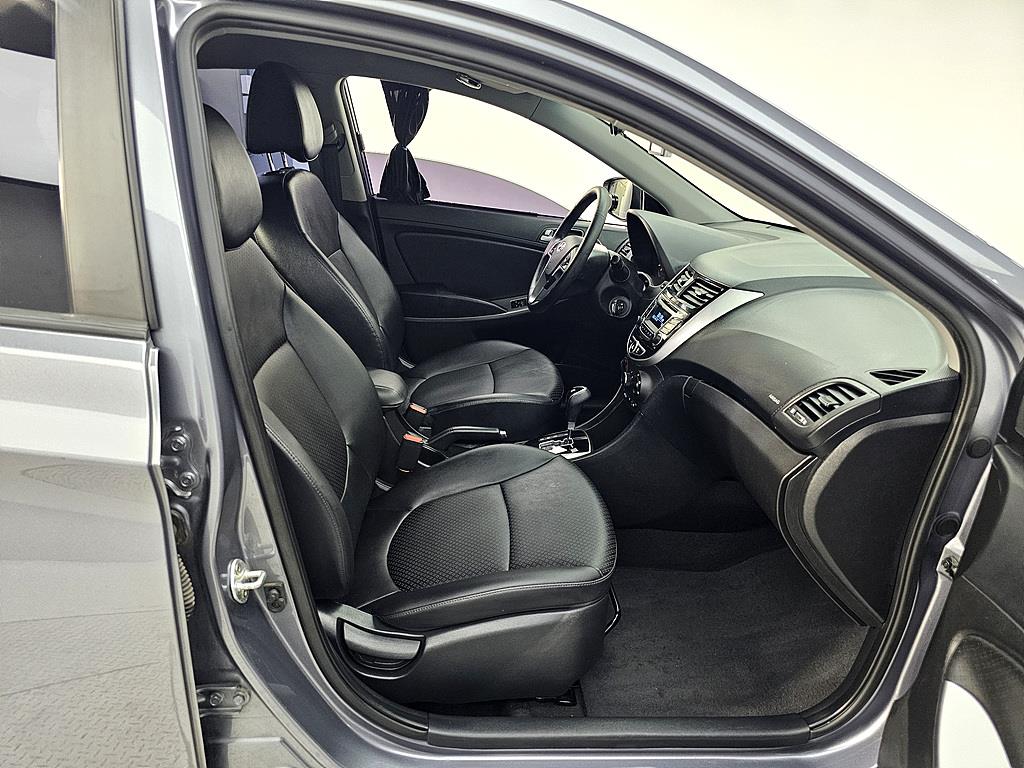 HYUNDAI Accent - Vista 11