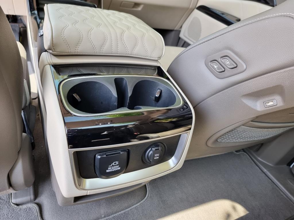KIA Carnival - Vista 12