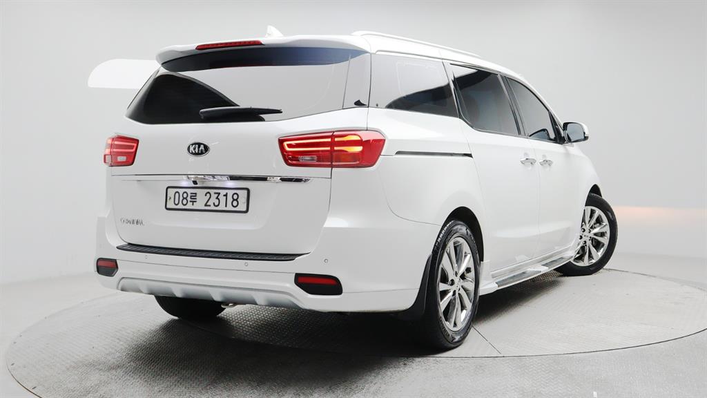 KIA Carnival - Vista 5