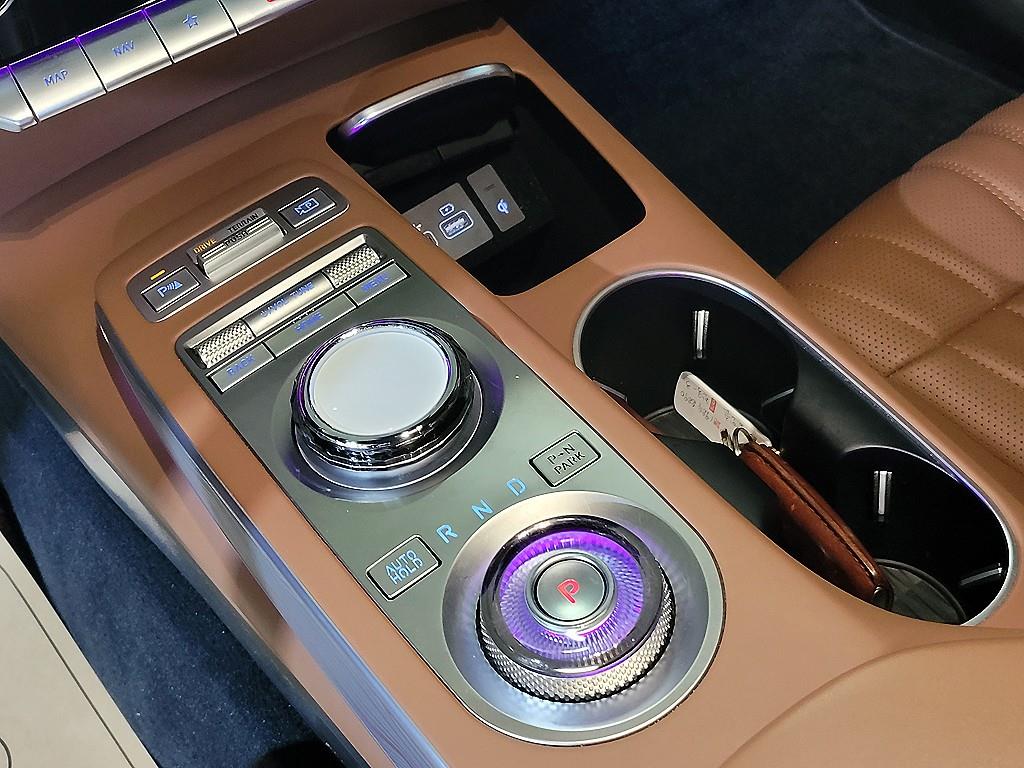 Genesis GV70 - Vista 12