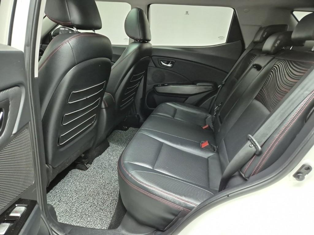 Ssangyong Tivoli - Vista 12