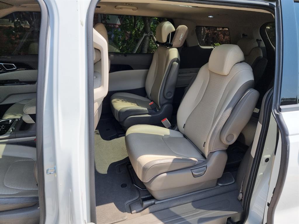 KIA Carnival - Vista 11
