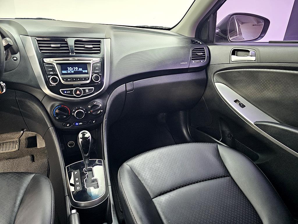 HYUNDAI Accent - Vista 10
