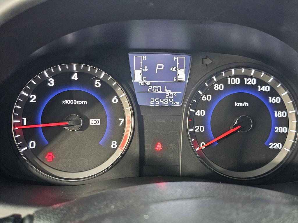HYUNDAI Accent - Vista 7