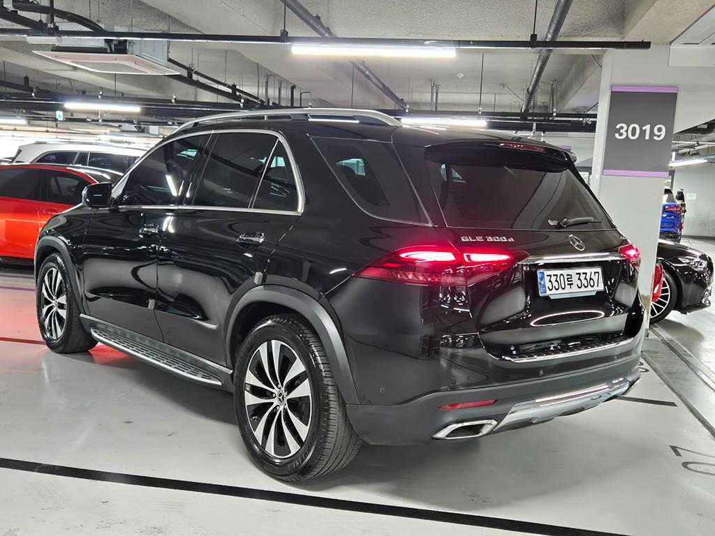Mercedes Benz GLE Class - Vista 3